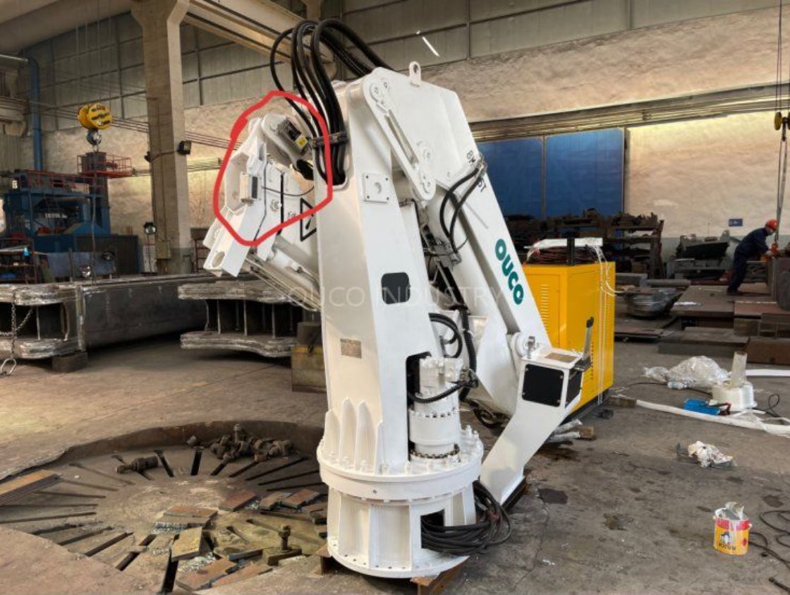 foldable and telescopic boom marine crane